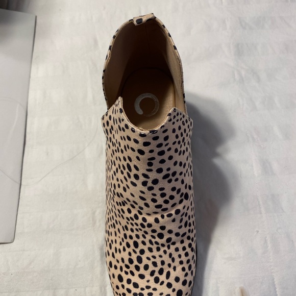 Journee collection leopard booties - Picture 3 of 4